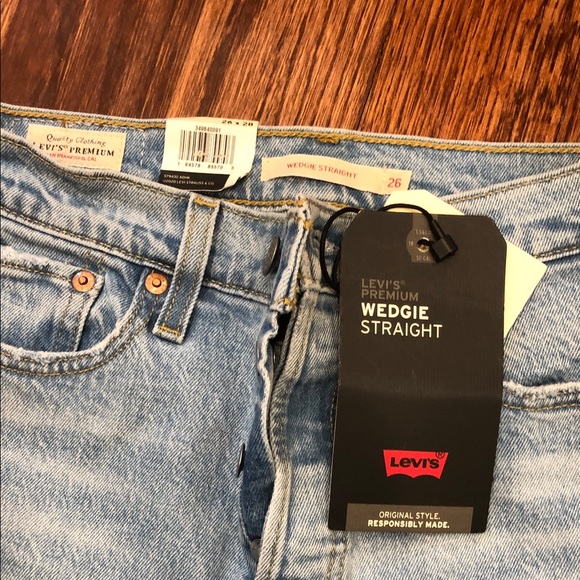 Levi's Light Blue Ripped Jeans.SZ 26. NWT - Picture 6 of 10